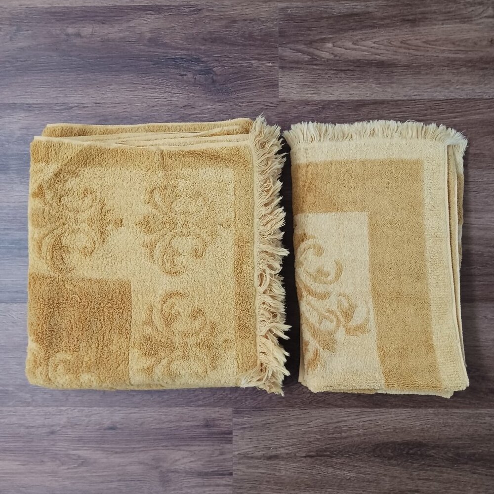 4 VTG Fieldcrest Imperial Collection Sculpted Fleur de Lis Towels Harvest Yellow